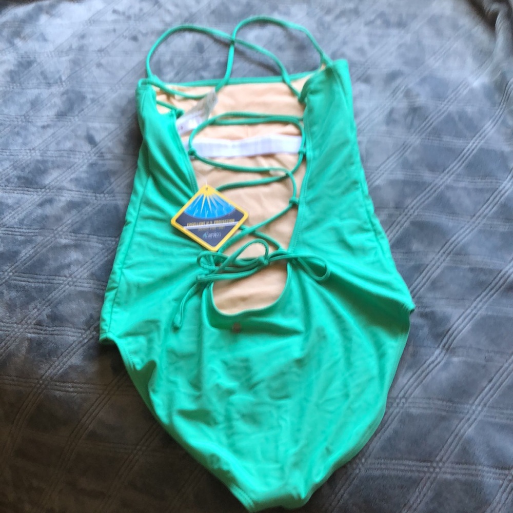 Fabletics Liza One-Piece - Picture 4 of 9